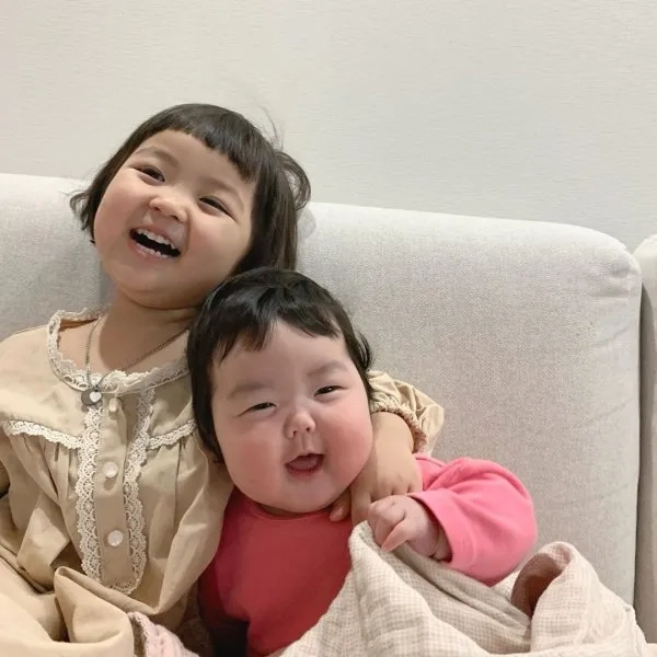 Avatar em bé cute đôi tạo cảm giác gắn bó và đáng yêu