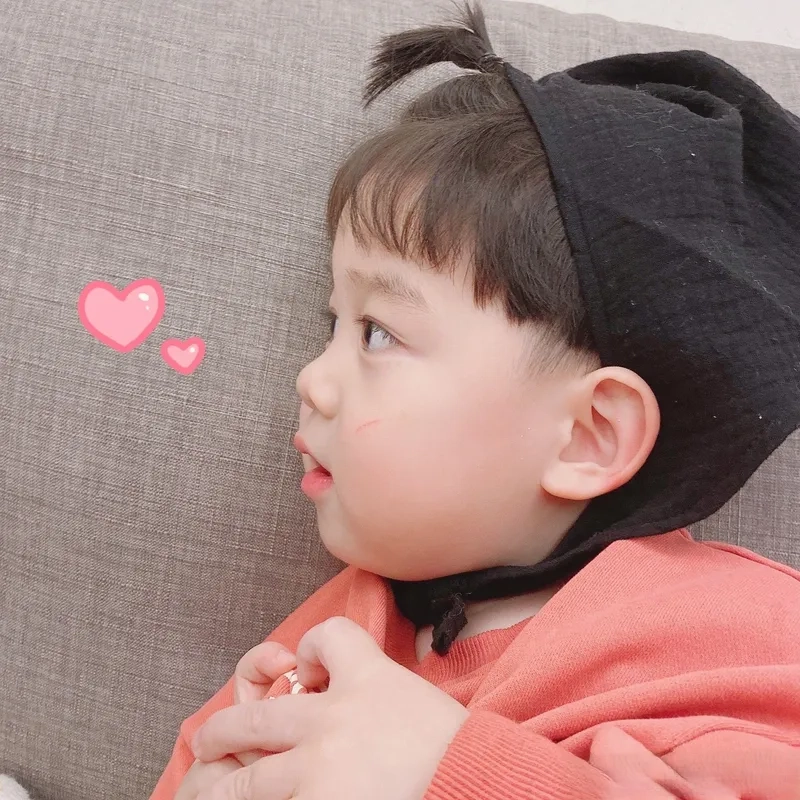 Ảnh meme thả tim sinh động, thêm phần thú vị cho bài viết.