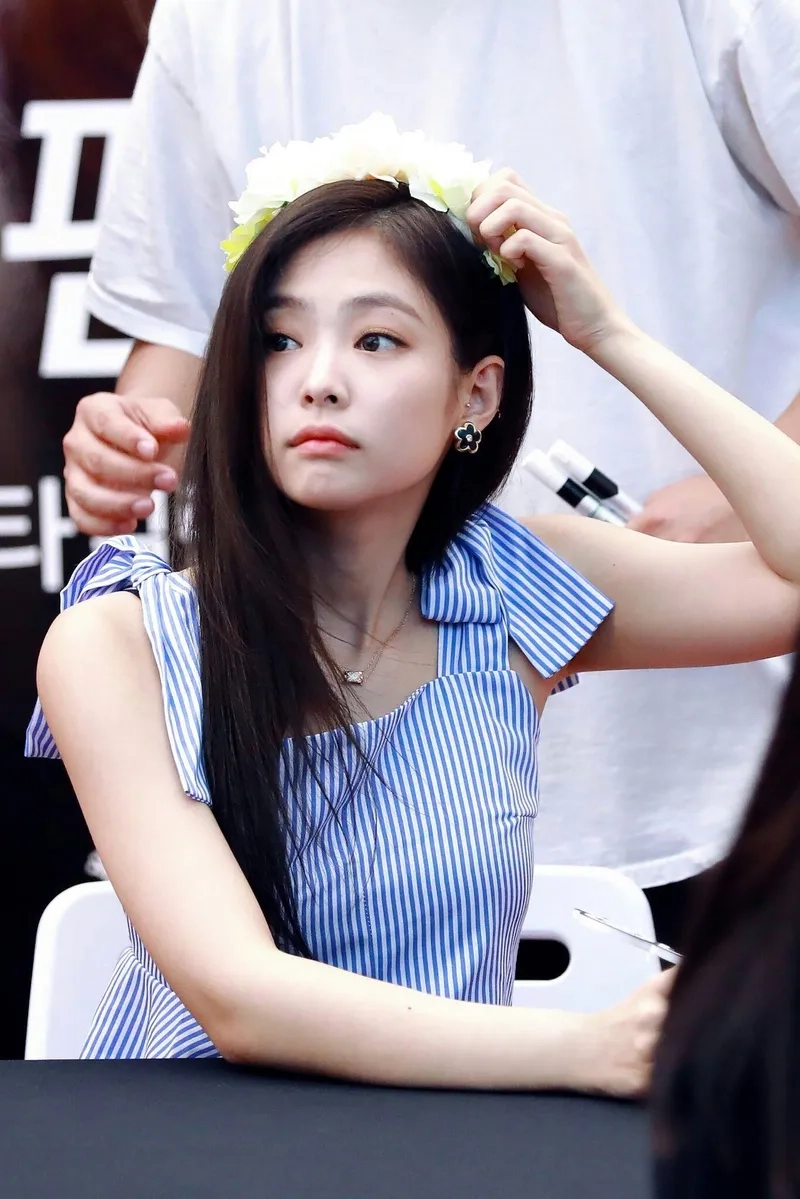 Meme blackpink nổi bật, gây ấn tượng với biểu cảm hài hước.