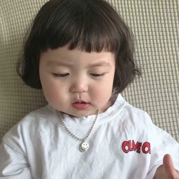 Hình nền em bé cute mang lại sự tươi mới cho điện thoại