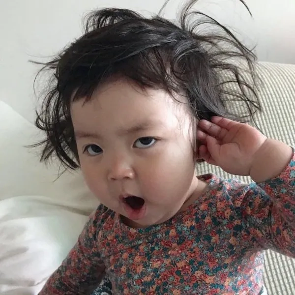 Hình nền em bé cute là hình ảnh dễ thương và ngộ nghĩnh