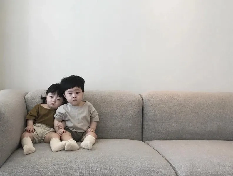 Avatar cặp em bé thể hiện sự gắn kết đáng yêu