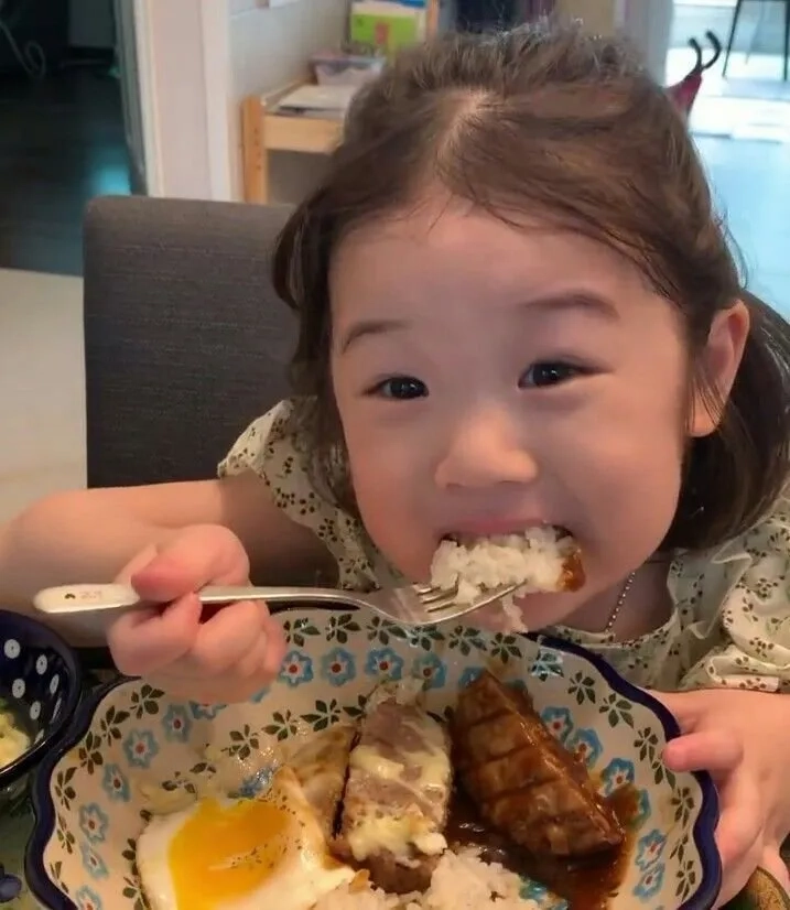 Hình nền hình em bé dễ thương mang lại niềm vui mỗi ngày