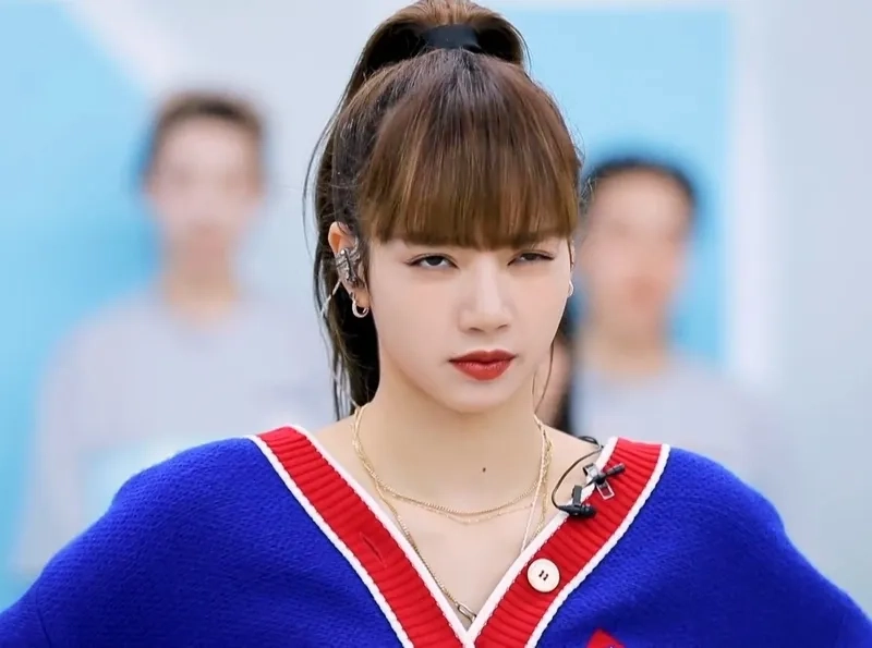 Meme lisa blackpink thú vị, biểu cảm đặc trưng của Lisa.