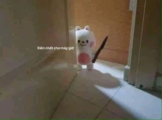 Mèo cầm dao meme mang đến sự bất ngờ và tạo ra một không khí đầy hài hước.