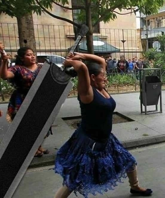 Meme mèo cầm thánh giá kết hợp giữa sự dễ thương và một chút ngạc nhiên.