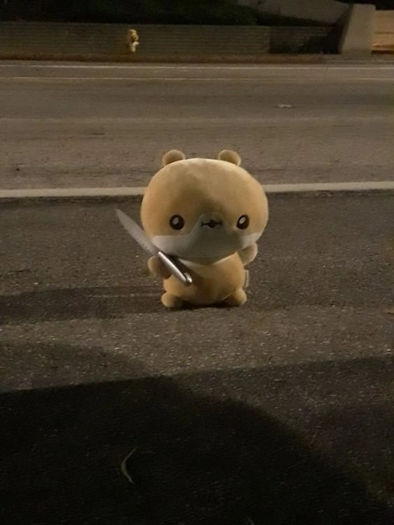 Cheems tay cầm súng meme mang đến một cảm giác hài hước và bất ngờ cực kỳ đặc biệt.