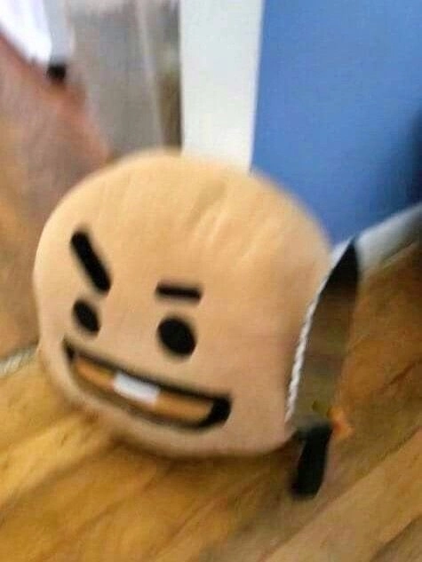 Tay cầm súng meme png tạo ra sự bất ngờ hài hước mà bạn không thể bỏ qua.