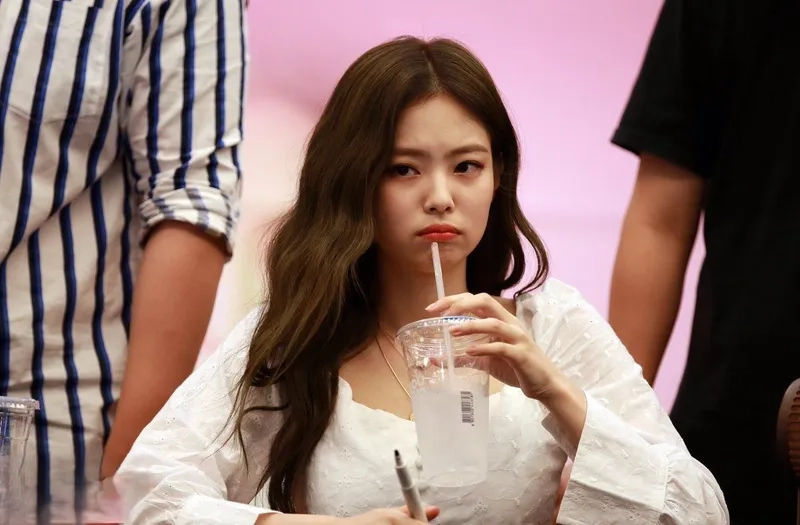 Ảnh rose meme sáng tạo, mang lại cảm xúc vui vẻ.