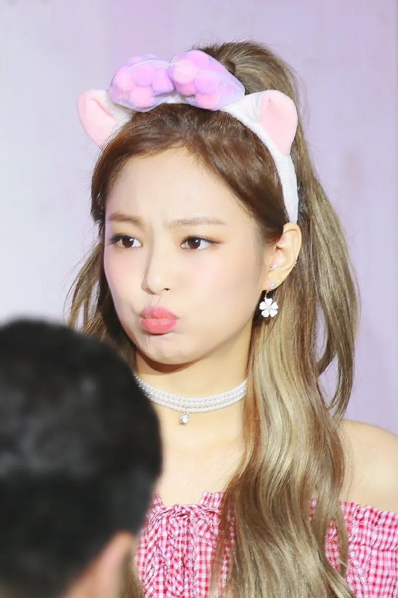 Blackpink kill this love meme độc đáo với phong cách mạnh mẽ.