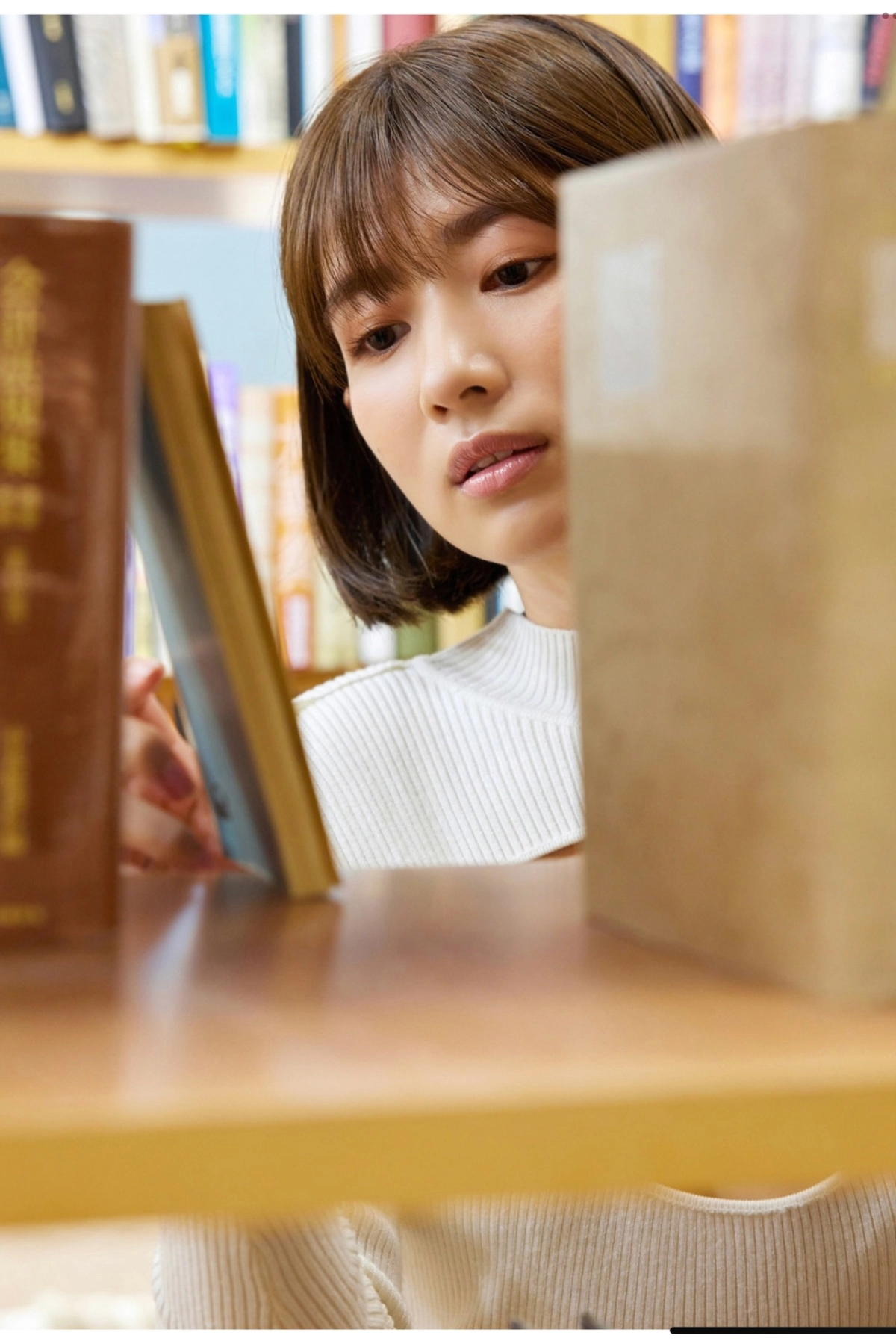 Ishioka Mai váy ngắn lộ hàng nóng bỏng mê ly