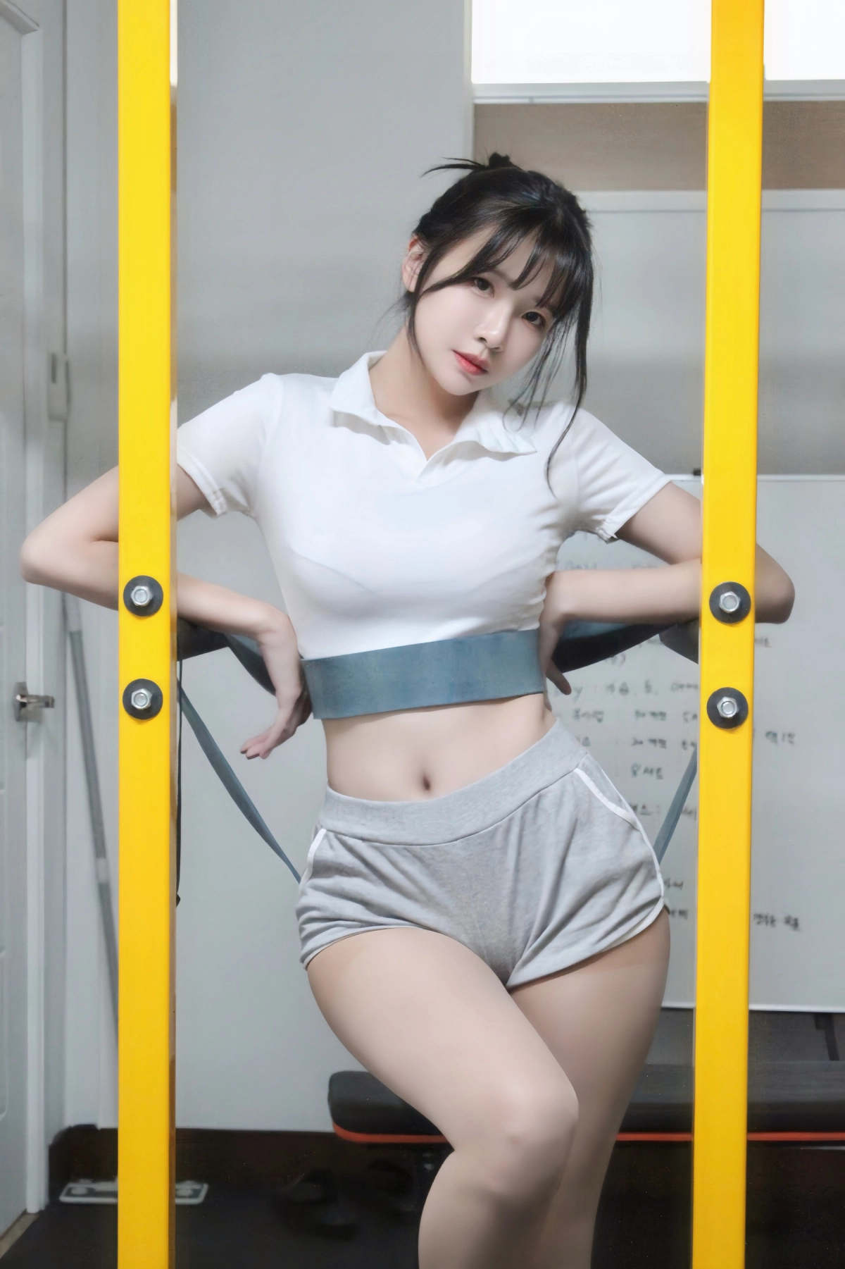 Lee Ahrin cong vút sexy nóng bỏng cuốn hút